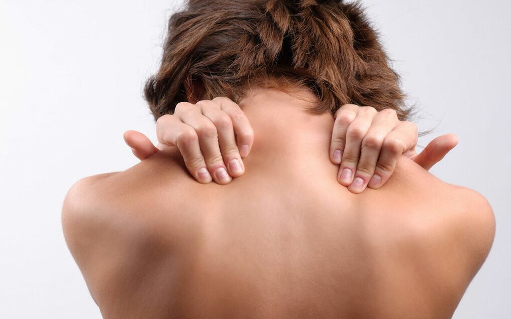 dolor debajo del omóplato izquierdo desde la espalda desde la espalda foto 2